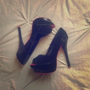 Opened ttoed red bottom heels